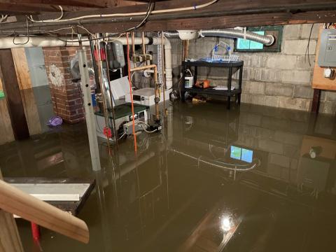 纽波特地下室淹水