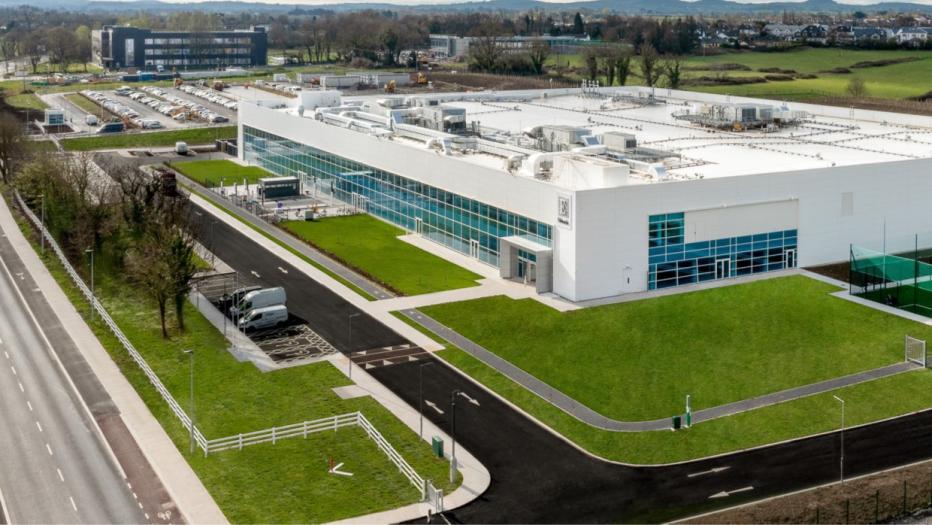Front elevation of new 爱德华兹Lifesciences Limerick facility