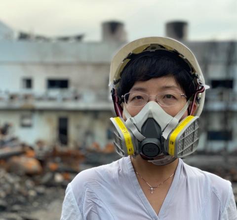 Xiaohui Wang wears a filtered mask at a project site