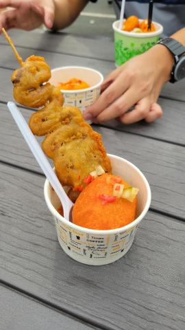 On one of my many street food adventures, I was introduced to kwek-kwek and isaw. 
